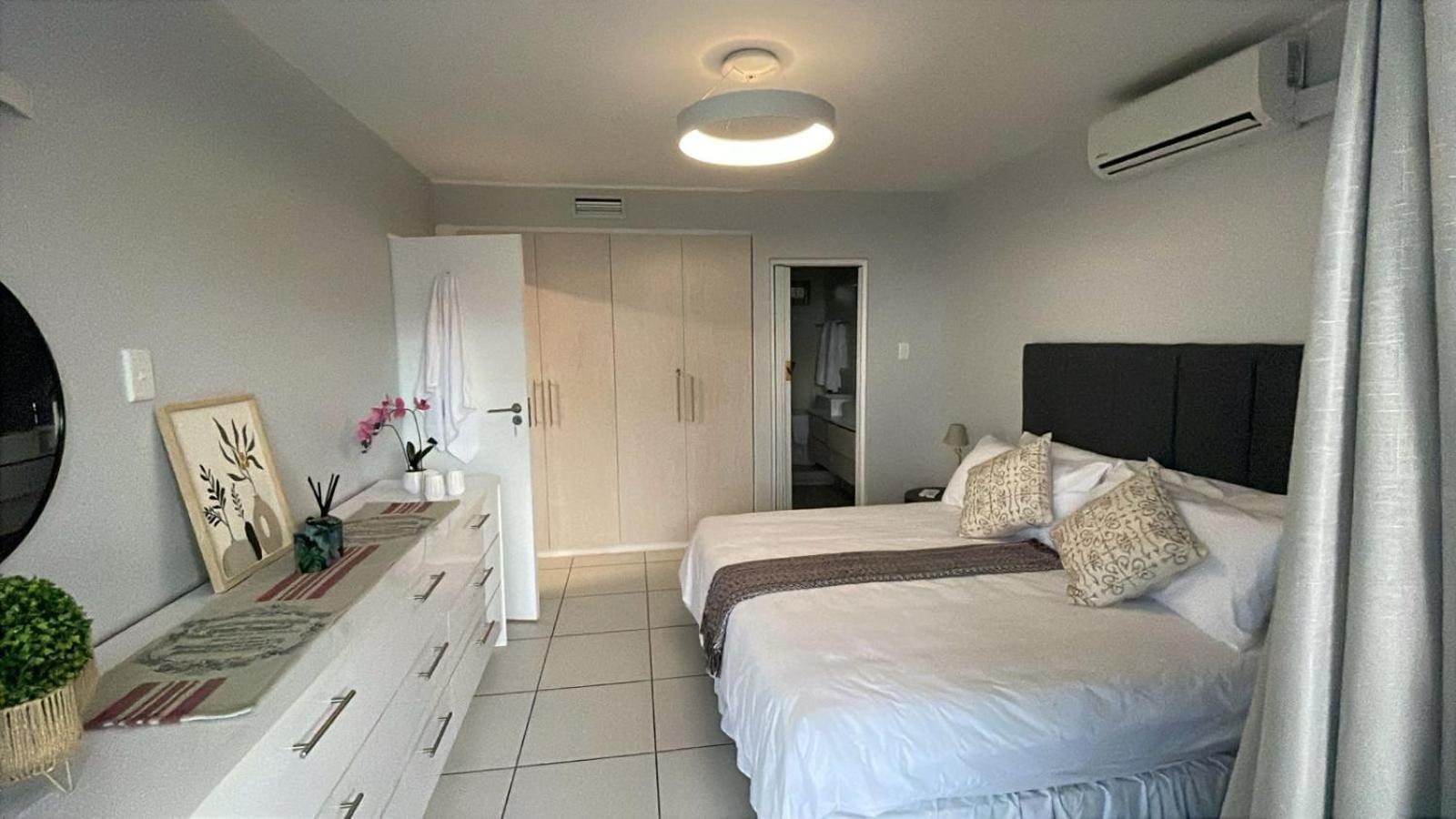 Kyalanga Beachfront Apartment Durban